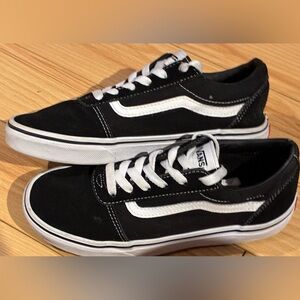 VANS Off the Wall Old Skool your size 5Y sneakers